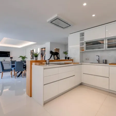 Vb Maestro 4br W Heated Pool * Benalmádena
